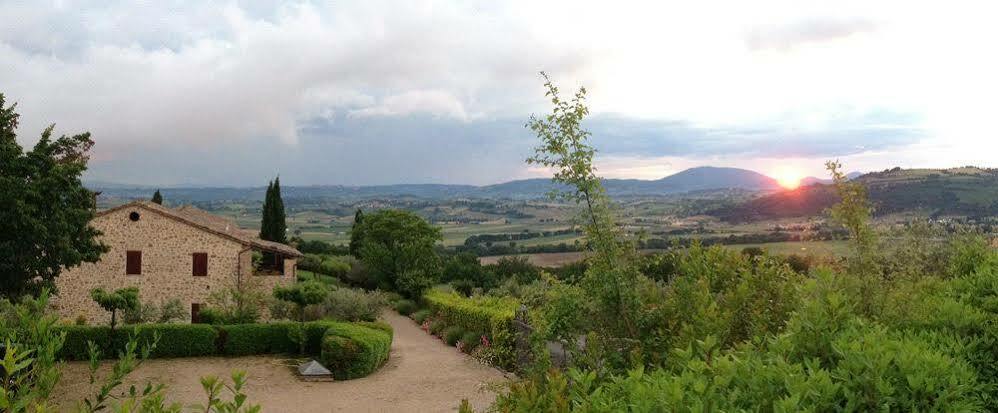 Agriturismo Le Colombe Assise Extérieur photo